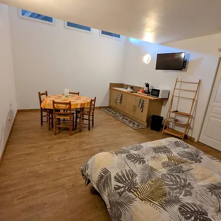Le Charme D Ognes Apartament